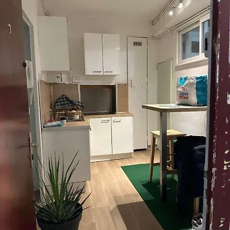 Un Jacuzzi A * בורדו